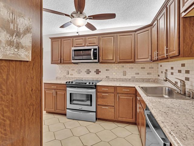 10143 Mangrove Drive 203, Boynton Beach, FL 33437