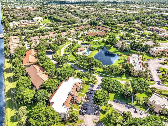 10143 Mangrove Drive 203, Boynton Beach, FL 33437