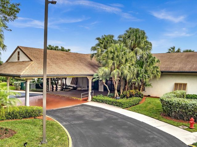 10143 Mangrove Drive 203, Boynton Beach, FL 33437