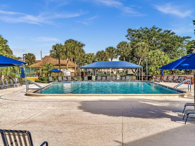 10143 Mangrove Drive 203, Boynton Beach, FL 33437