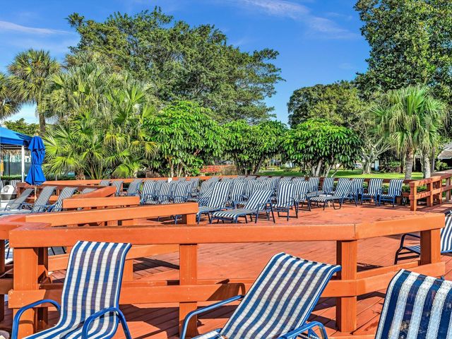 10143 Mangrove Drive 203, Boynton Beach, FL 33437