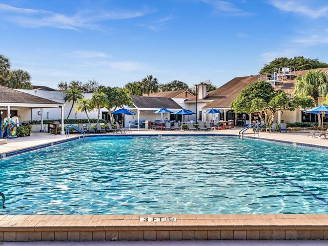 10143 Mangrove Drive 203, Boynton Beach, FL 33437