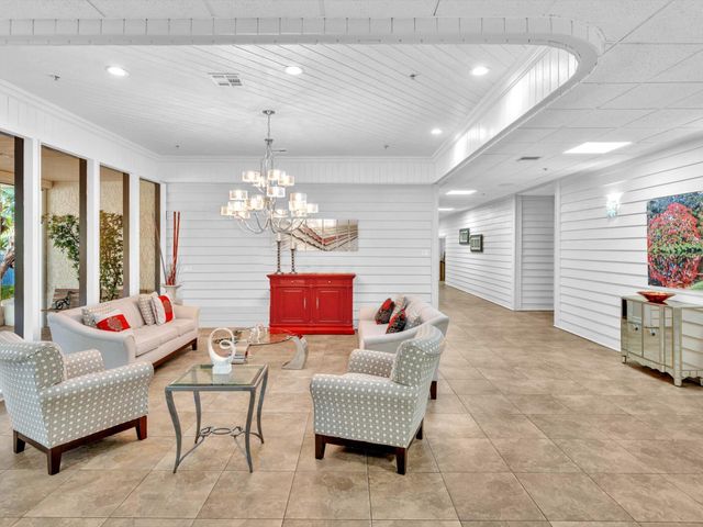10143 Mangrove Drive 203, Boynton Beach, FL 33437