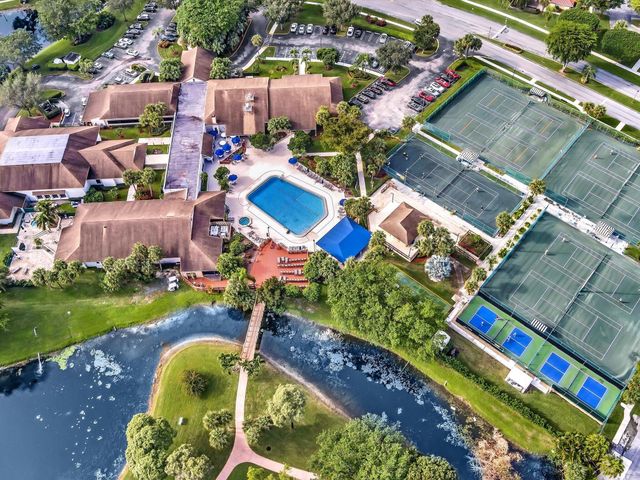 10143 Mangrove Drive 203, Boynton Beach, FL 33437
