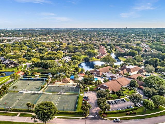 10143 Mangrove Drive 203, Boynton Beach, FL 33437