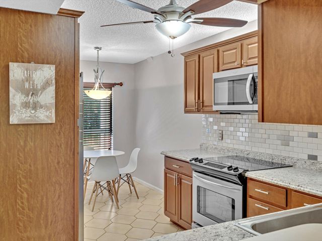 10143 Mangrove Drive 203, Boynton Beach, FL 33437