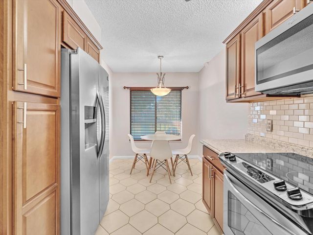 10143 Mangrove Drive 203, Boynton Beach, FL 33437