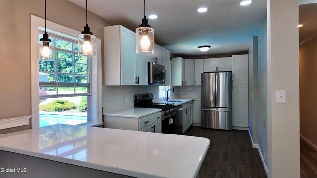 8 Emerson Drive, Colonie, NY 12110