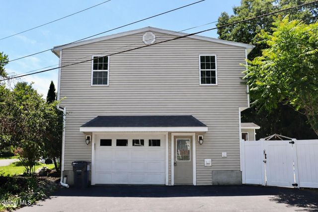 8 Emerson Drive, Colonie, NY 12110