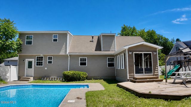 8 Emerson Drive, Colonie, NY 12110