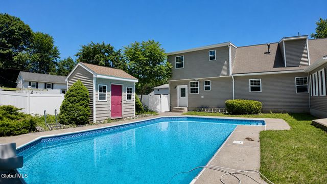 8 Emerson Drive, Colonie, NY 12110