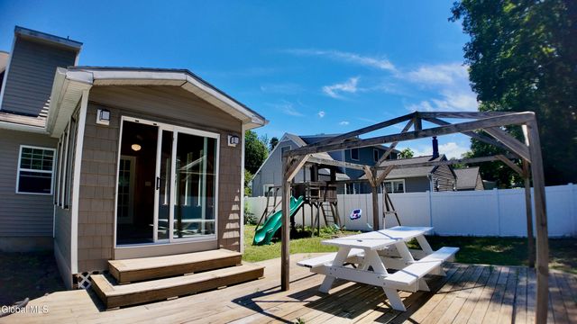 8 Emerson Drive, Colonie, NY 12110