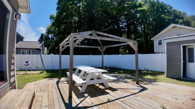 8 Emerson Drive, Colonie, NY 12110