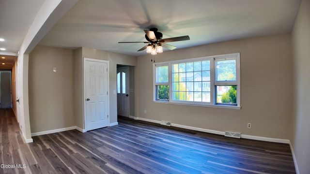 8 Emerson Drive, Colonie, NY 12110