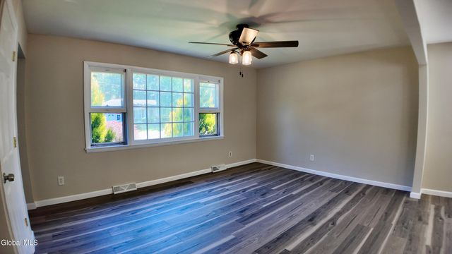 8 Emerson Drive, Colonie, NY 12110
