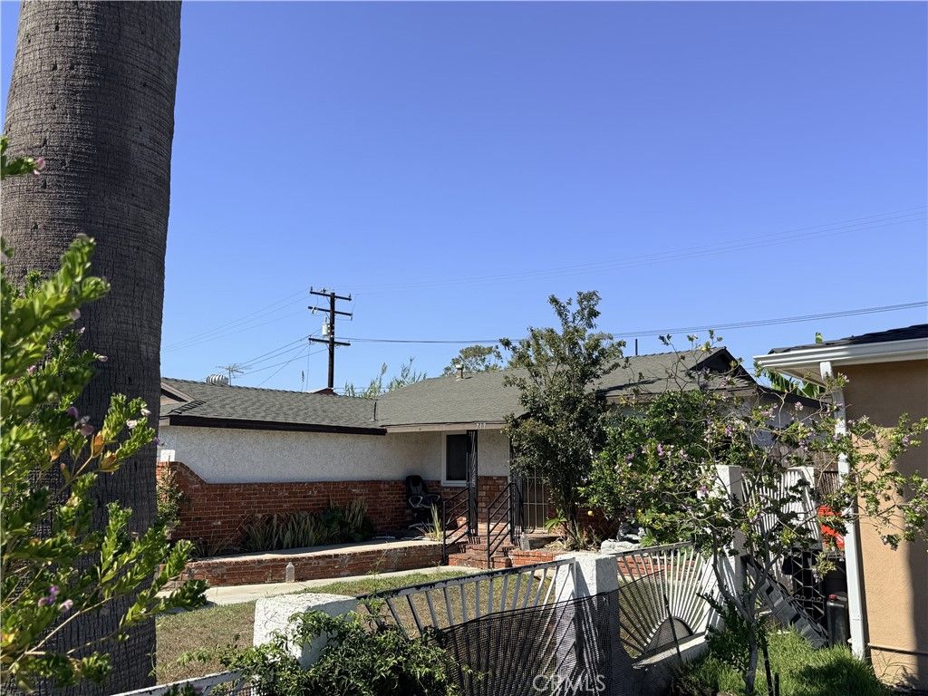 717 E Santa Rita, Compton, CA 90220 — photo 2