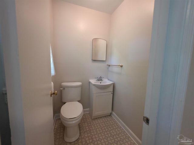 1516 Zenda St, Pensacola, FL 32514