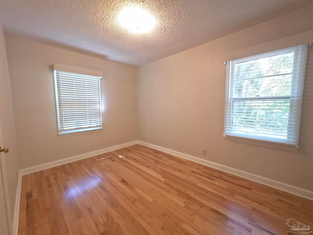 1516 Zenda St, Pensacola, FL 32514