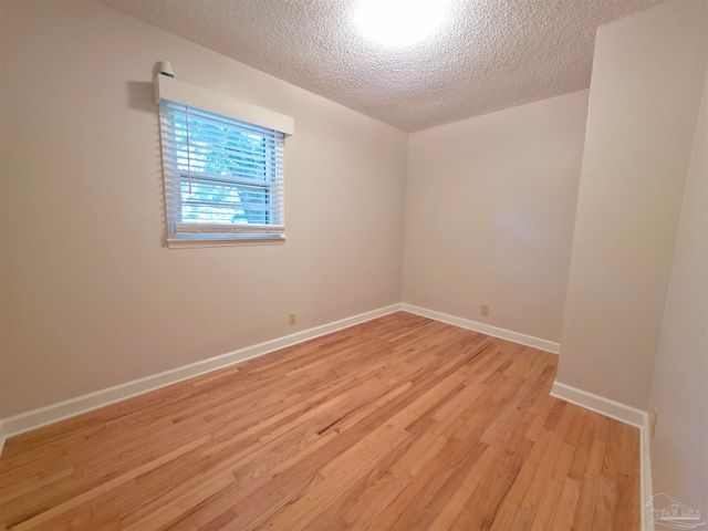 1516 Zenda St, Pensacola, FL 32514