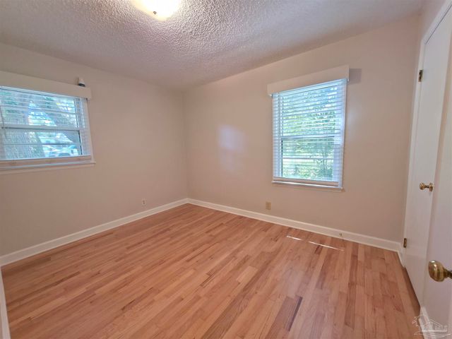 1516 Zenda St, Pensacola, FL 32514