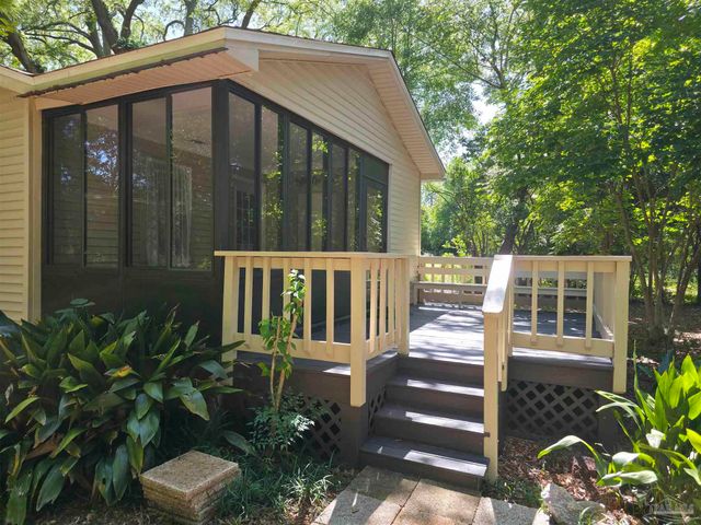 1516 Zenda St, Pensacola, FL 32514
