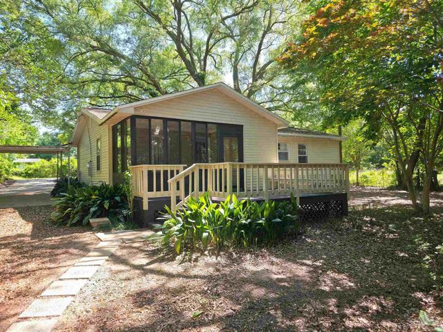 1516 Zenda St, Pensacola, FL 32514