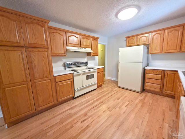 1516 Zenda St, Pensacola, FL 32514