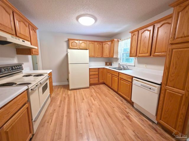 1516 Zenda St, Pensacola, FL 32514