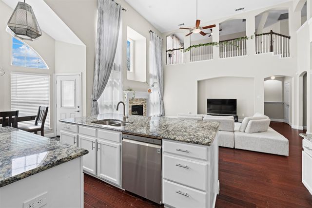 812 Forest Hollow Drive, Hurst, TX 76053
