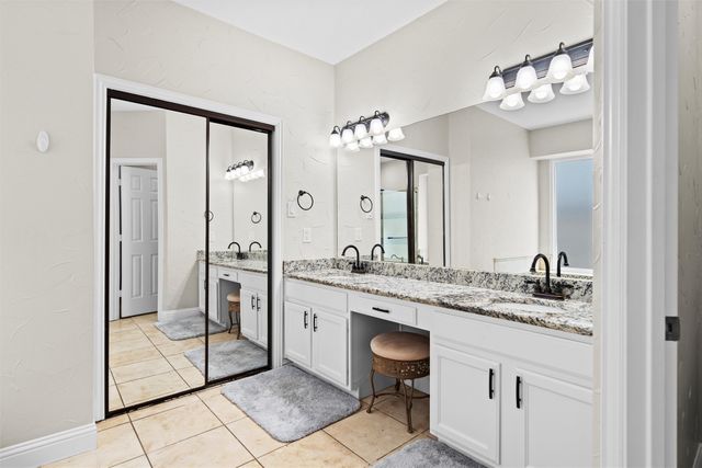 812 Forest Hollow Drive, Hurst, TX 76053