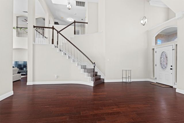 812 Forest Hollow Drive, Hurst, TX 76053