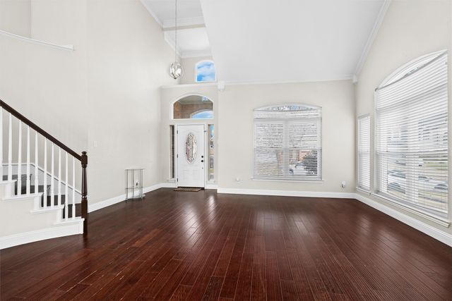 812 Forest Hollow Drive, Hurst, TX 76053