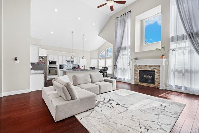 812 Forest Hollow Drive, Hurst, TX 76053