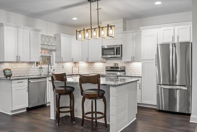 8011 Valley Rd, Nunnelly, TN 37137