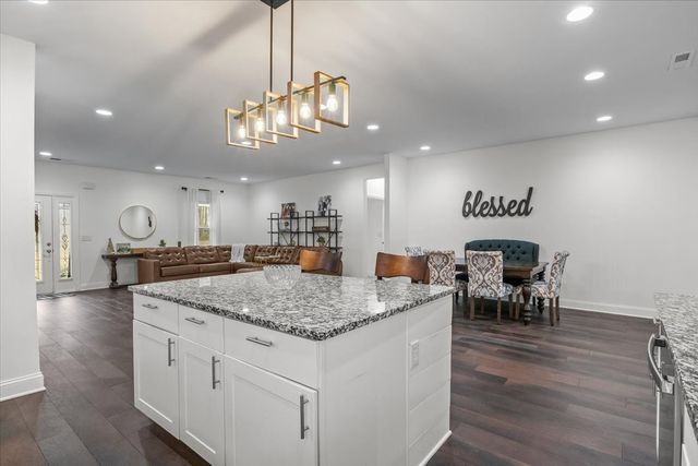 8011 Valley Rd, Nunnelly, TN 37137