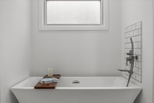 8011 Valley Rd, Nunnelly, TN 37137