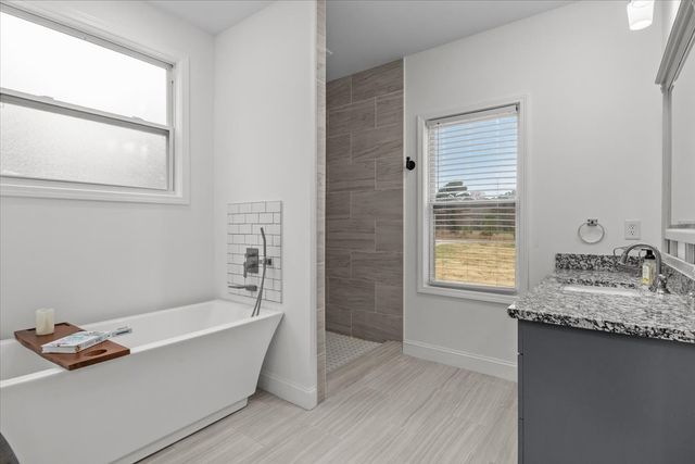 8011 Valley Rd, Nunnelly, TN 37137