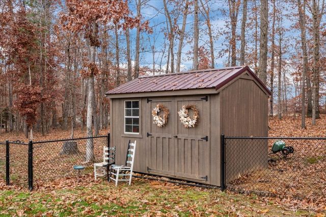 8011 Valley Rd, Nunnelly, TN 37137