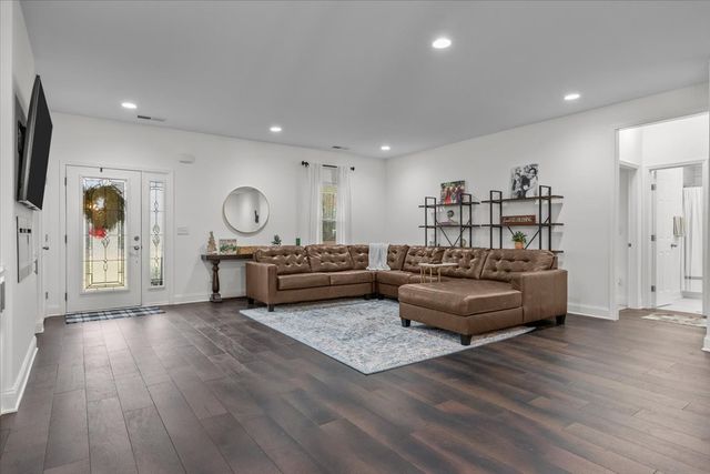 8011 Valley Rd, Nunnelly, TN 37137