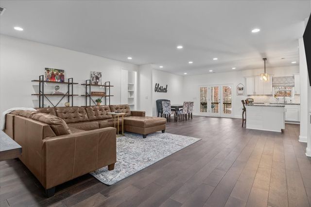 8011 Valley Rd, Nunnelly, TN 37137