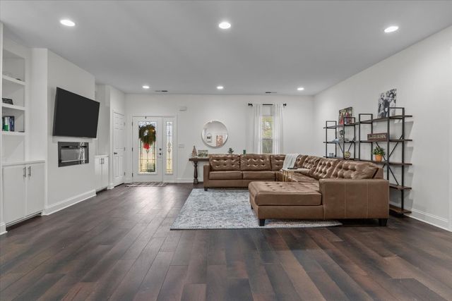 8011 Valley Rd, Nunnelly, TN 37137