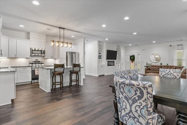 8011 Valley Rd, Nunnelly, TN 37137