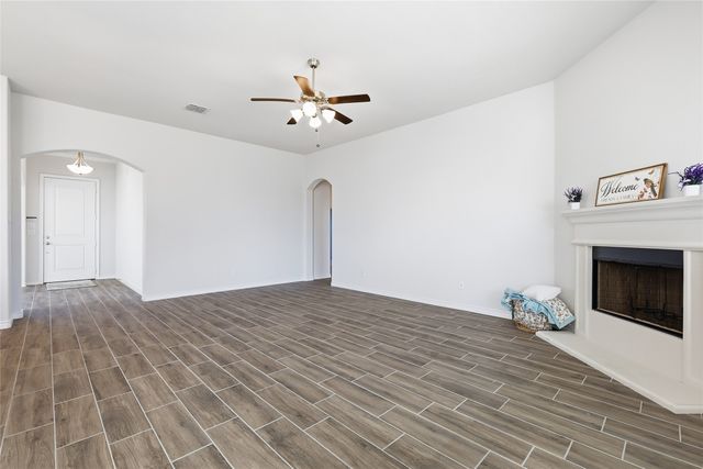 112 Mockingbird Hill, Joshua, TX 76058