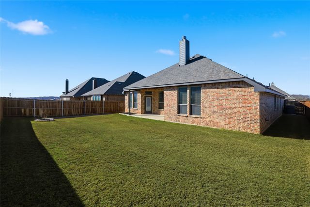 112 Mockingbird Hill, Joshua, TX 76058