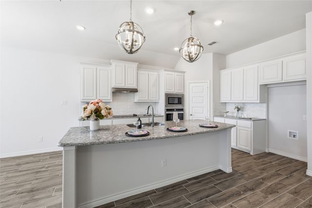 112 Mockingbird Hill, Joshua, TX 76058