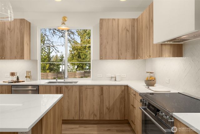 1864 1st Street, Kirkland, WA 98033