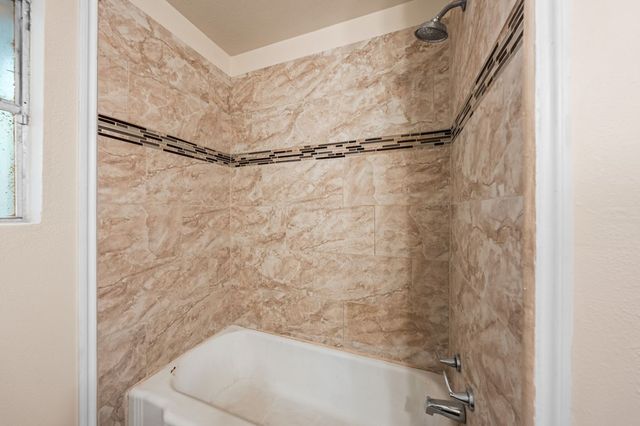 901 Ford St, Kerrville, TX 78028