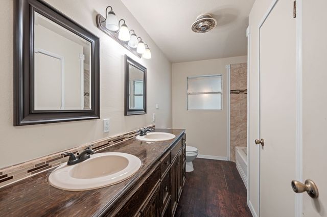 901 Ford St, Kerrville, TX 78028