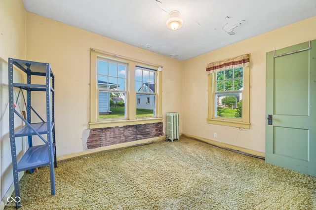 327 E 37th Street, Anderson, IN 46013