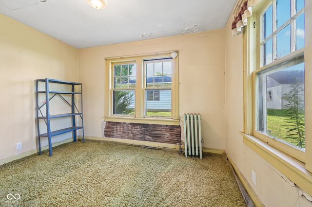 327 E 37th Street, Anderson, IN 46013